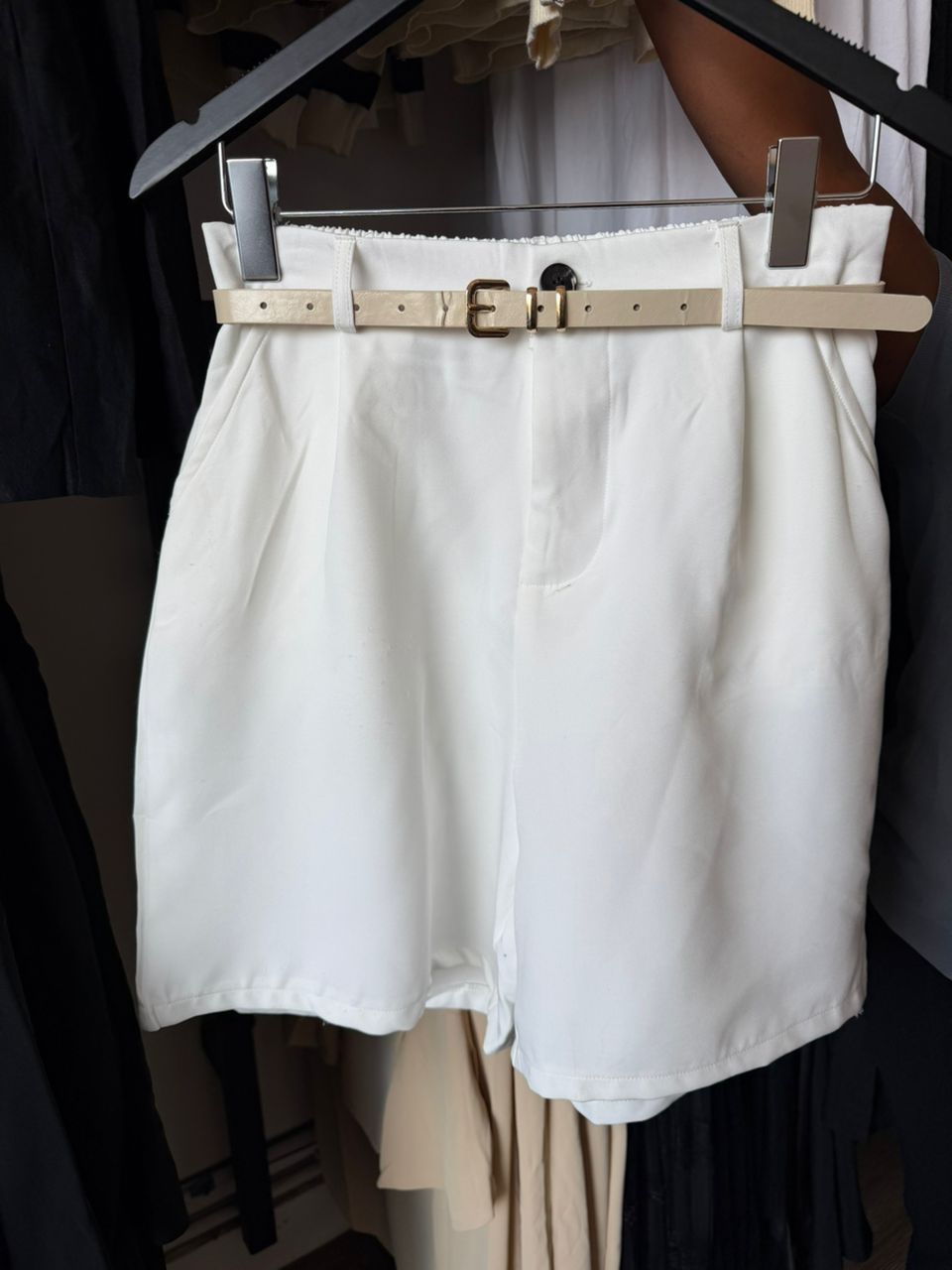 Nelly shorts white