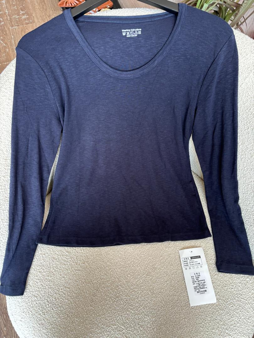 Sadiya top navy