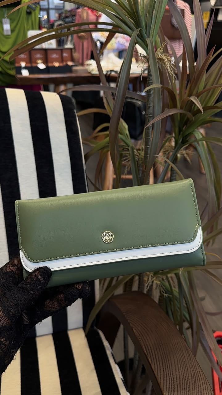 Tani purse green