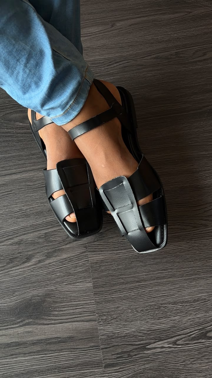 Nikki sandals