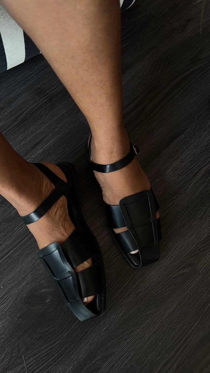 Nikki sandals