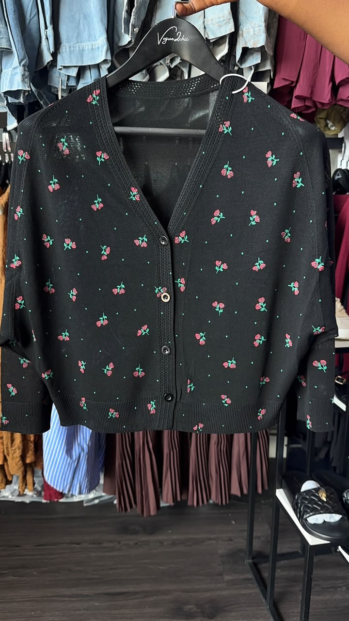 Hajar top black