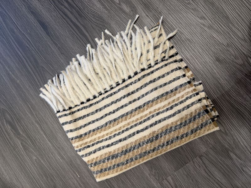 Vanilla cloud shawl