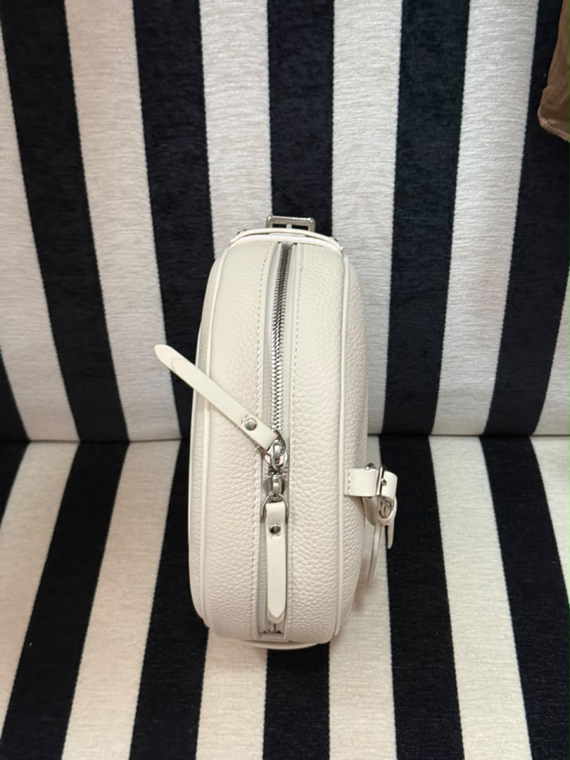 Naima bag off white