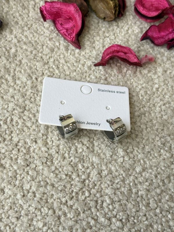 Cami earring