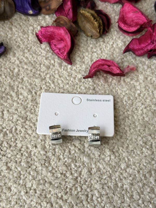 Cami earring