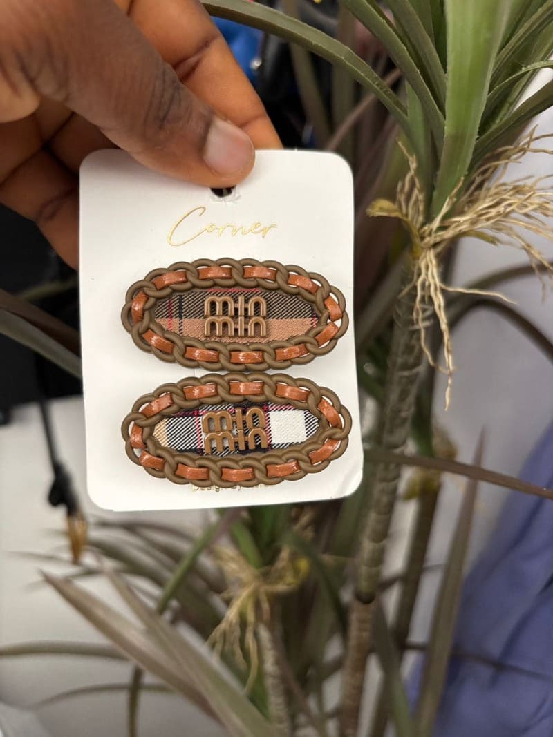 Greta brown hair pin