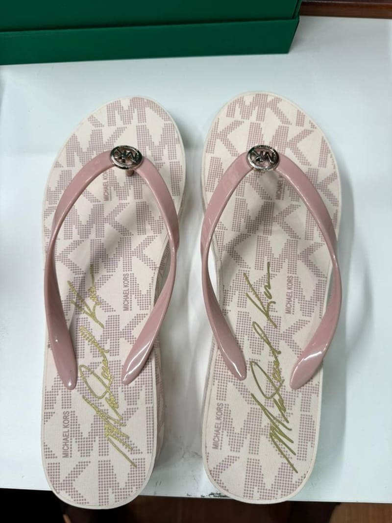 MK slippers pink