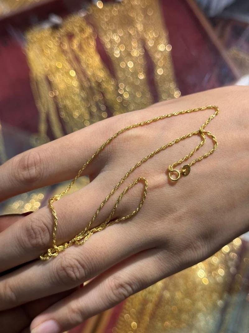 Kira 18-karat Gold necklace